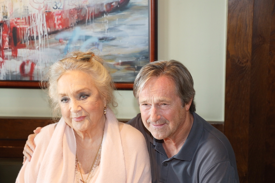 Doris Kunstmann und Helmut Zierl beim 14. Hamburger Hafen Talk, beide nebeneinander sitzend und freundlich in die Kamera blickend.