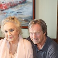 Doris Kunstmann und Helmut Zierl beim 14. Hamburger Hafen Talk, beide nebeneinander sitzend und freundlich in die Kamera blickend.