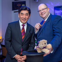 v.l. Tashi Takang mit Thomas Schreiber v.l. Tashi Takang mit Thomas Schreiber