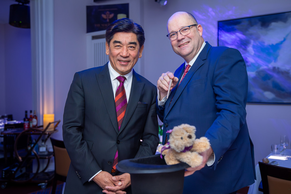 v.l. Tashi Takang mit Thomas Schreiber