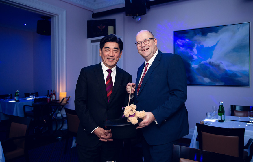 v.l. Tashi Takang mit Thomas Schreiber