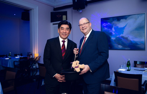 v.l. Tashi Takang mit Thomas Schreiber