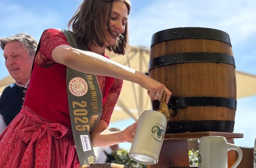 Bierkönigin sticht Maibock an