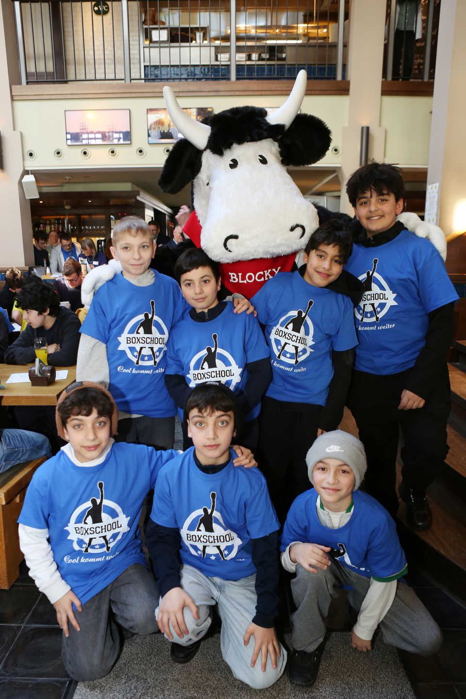 Blocky Block und Boxschool-Kinder aus Hamburg