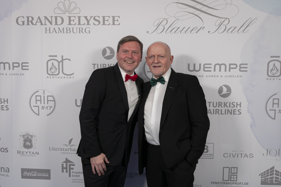v.l. Hubert Neubacher, Inhaber Barkassen-Meyer, und Lebenspartner Norbert Wiwianka