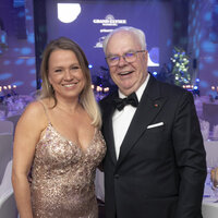 v.l. Moderatorin Nova Meierhenrich und Blauer Ball Initiator Günter Ehnert