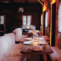 Grand Elysée Hamburg: Winter-Chalet Innenansicht