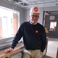 Geschäftsführer Sven Freystatzky auf Baustellenvisite im JB Rostock, hoch