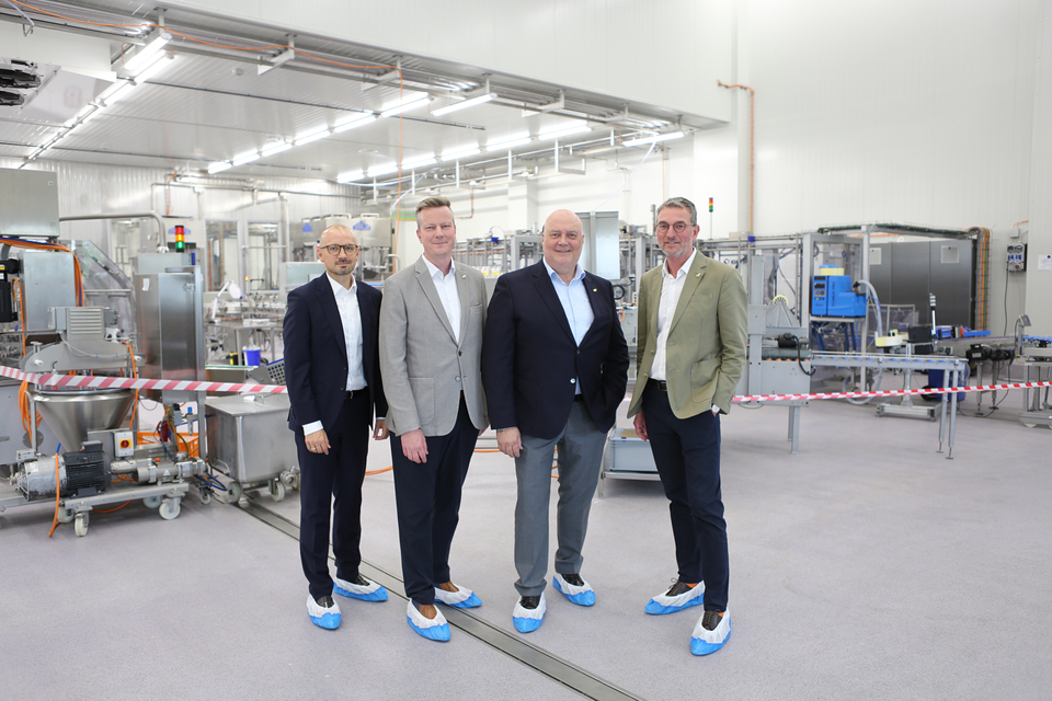 v.l. Stefan Sternberg, Michael Postinett, Klaus Flaskamp, Karl-Heinz Krämer in neuer Produktionshalle