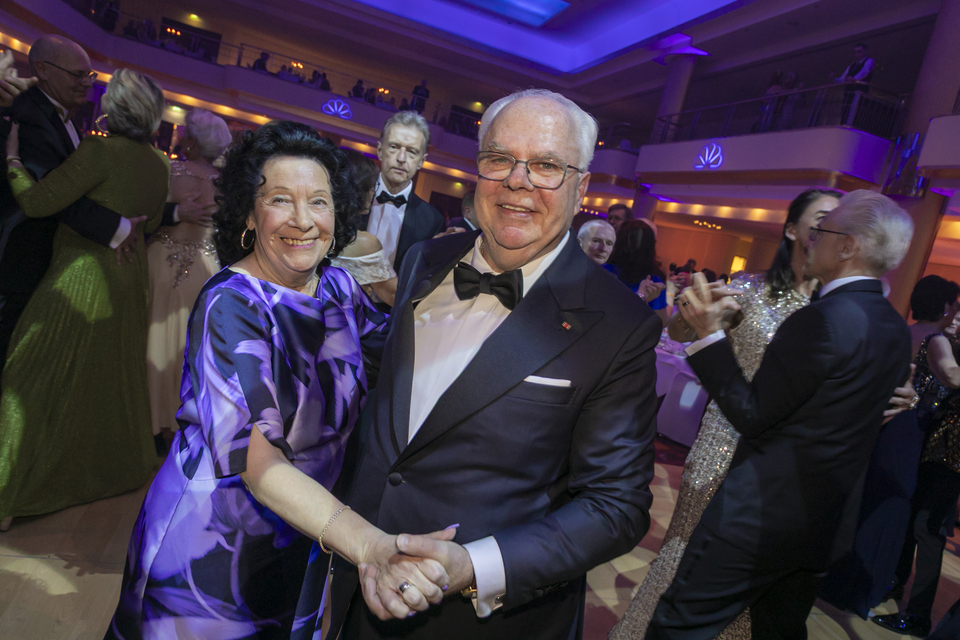 Marianne und Günter Ehnert eröffneten die Tanzfläche des Blauen Balls