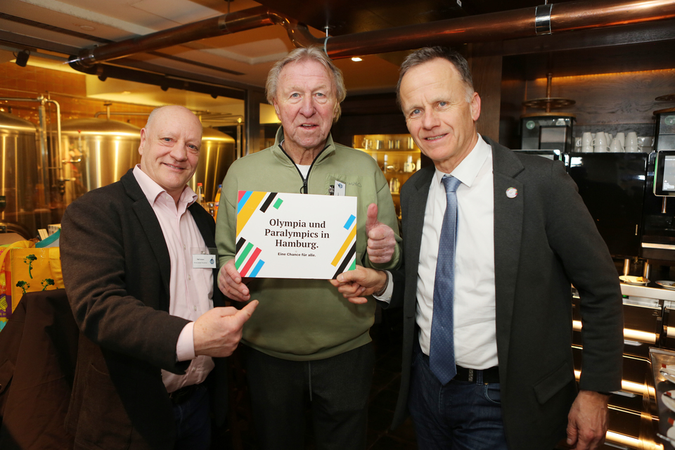 Boxschool-Gründer Olaf Jessen, Horst Hrubesch und Staatsrat Christoph Holstein