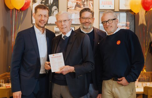 v.l. Guido Zöllick (DEHOGA), Eugen Block, Julian Pfitzner, Sven Freystatzky